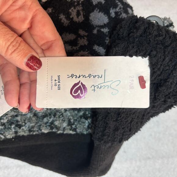 NWT Secret Treasures Lot of 4 Cozy Socks with Grips-Size 4-10 Christmas Gift - Picture 4 of 4